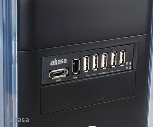 3,5 панель Akasa AK-ICR-08