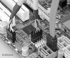 3,5 панель Akasa AK-ICR-08