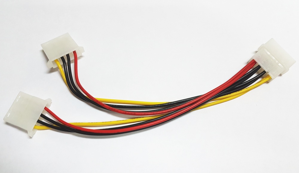 Разветвитель Generic Molex 4 pin => 2 x 4pin  Y-кабель