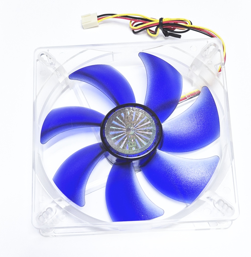 Вентилятор 140x140x25 Akasa SILENT COLOUR FAN, 1000rpm, 19.5dB(M), 0.12A, 14/13.5/13,  AK-195BL